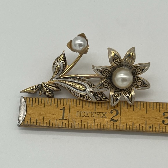Vintage Damascene Faux Pearl Flower Brooch Pin Gold & Silver Tone Made In Spain - Picture 7 of 7